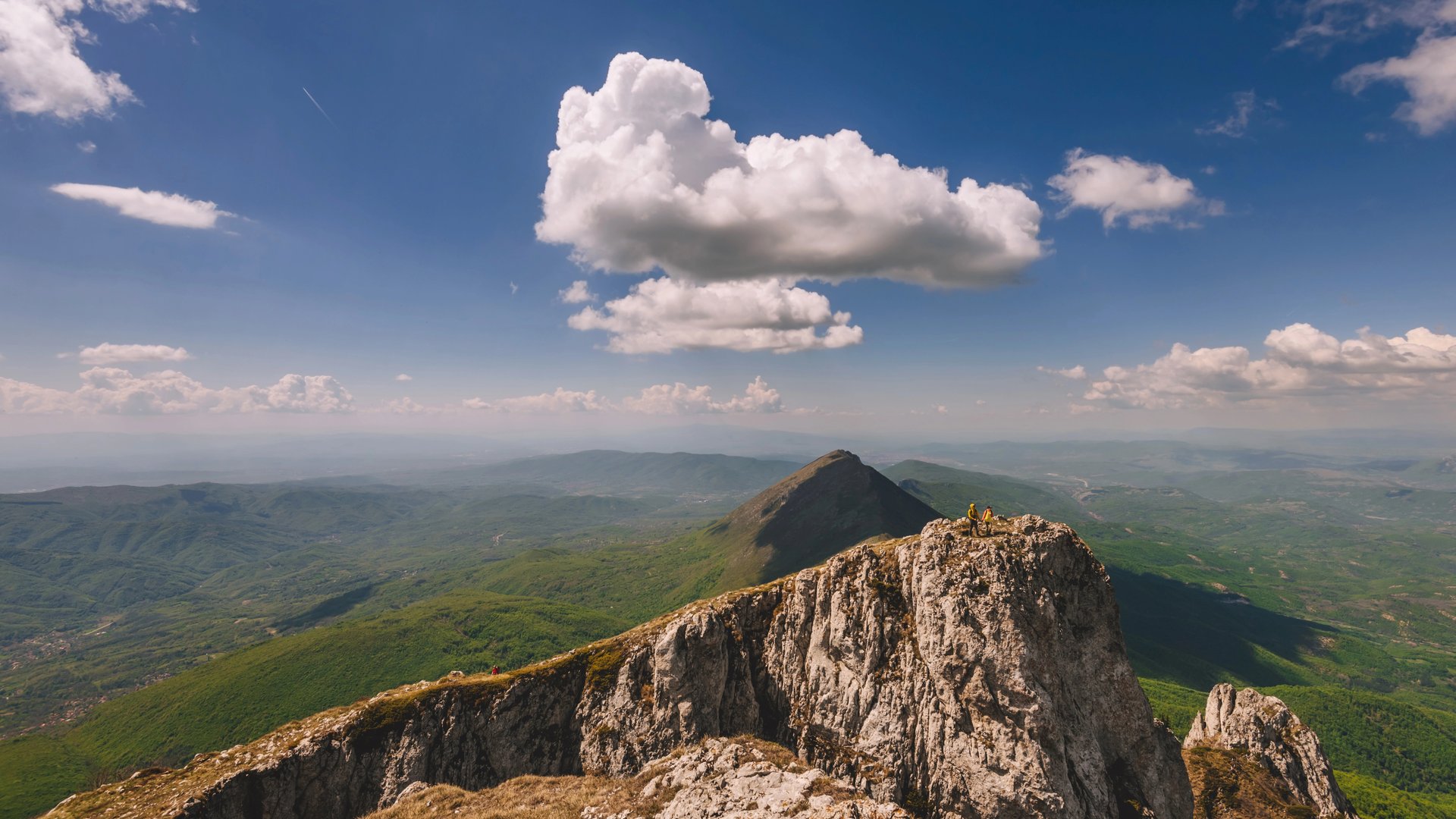 Sunčan dan na grebenu planine - Pozadina za Desktop