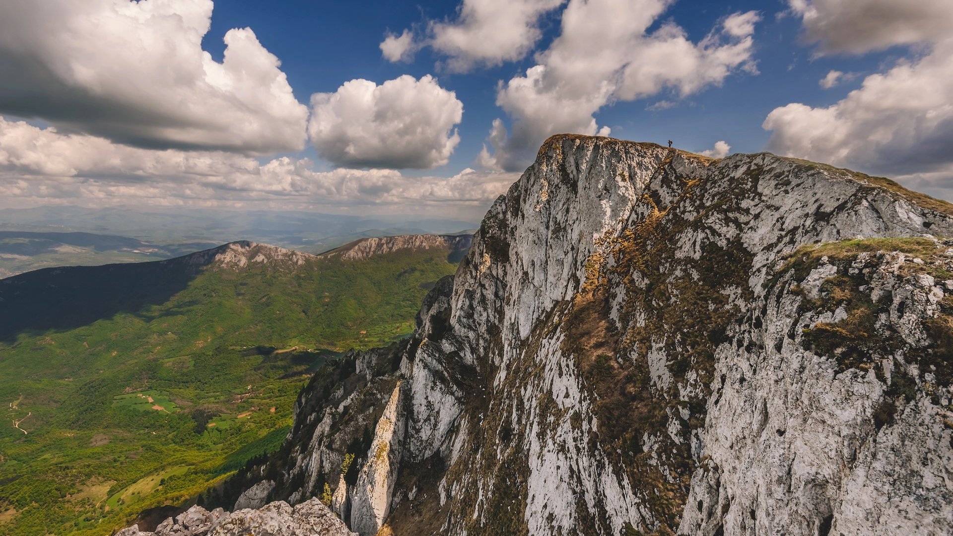 Suton iznad vrhova Suve planine - Pozadina za Desktop